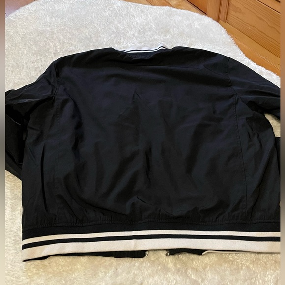 H&M size US M bomber style jacket in black with tiger print lining - Picture 2 of 4